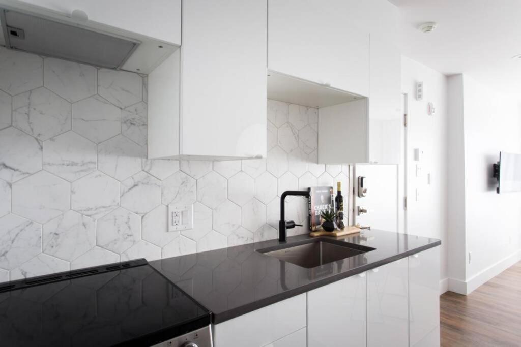 Wonderful Studio In Little Italy With Full Bath By Den Stays 몬트리올 외부 사진
